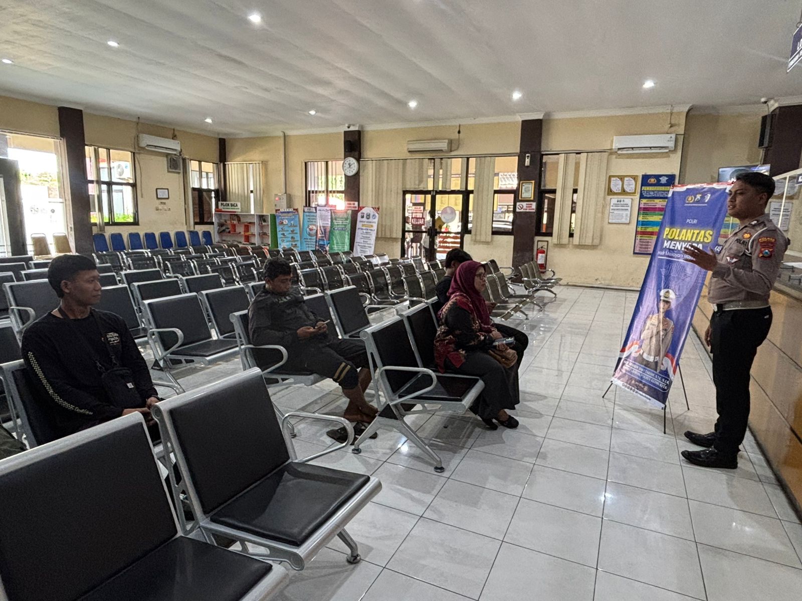 Lewat Program “Polantas Menyapa”, Satlantas Polres Kediri Kota Edukasi Wajib Pajak Soal Proses Pembayaran Pajak 5 Tahunan