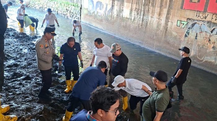 Kolaborasi Lintas Wilayah Pembersihan Sungai Cipinang, Limbah Industri B3 Jadi Sorotan