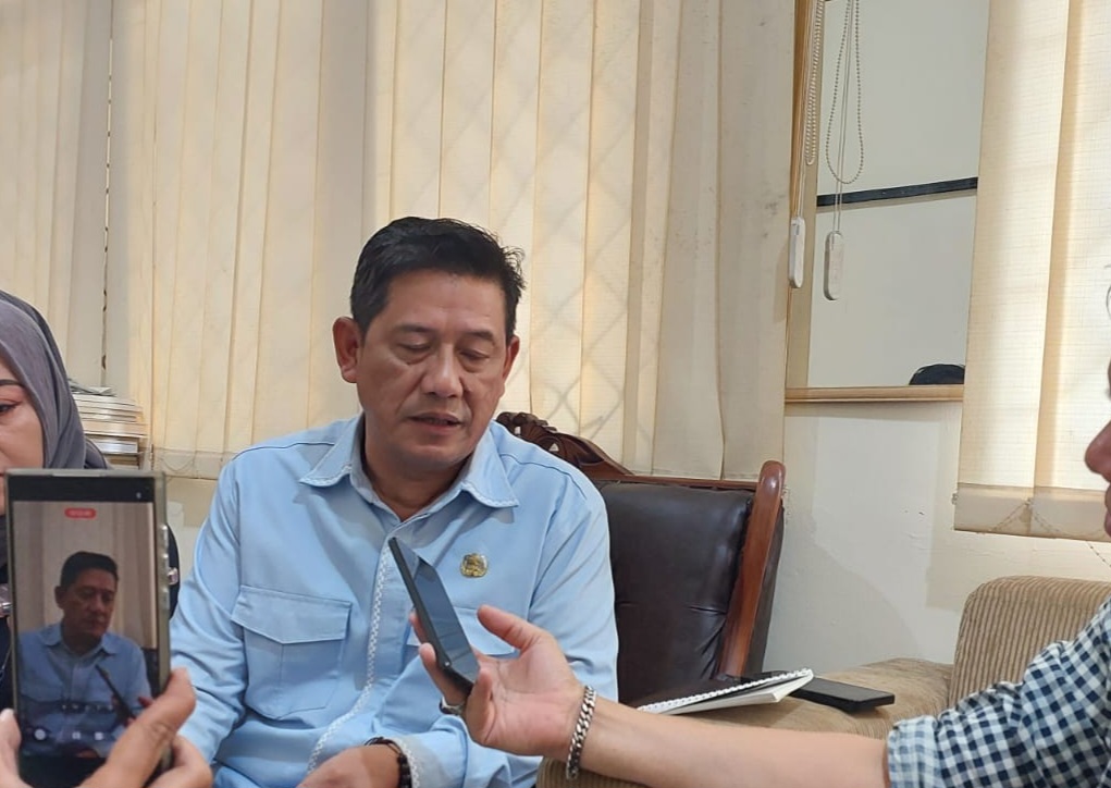 Kepala Sub Bagian Tata Usaha (Kasubbag TU) Kota Depok, H. Hasan Basri, S.Ag, M.Pd, (Foto pada saat diwawancarai Awak Media)