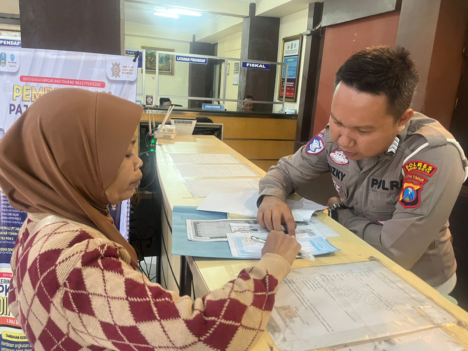 Program “ Polantas Menyapa ” Dorong Kepuasan Wajib Pajak di Samsat Kediri Kota