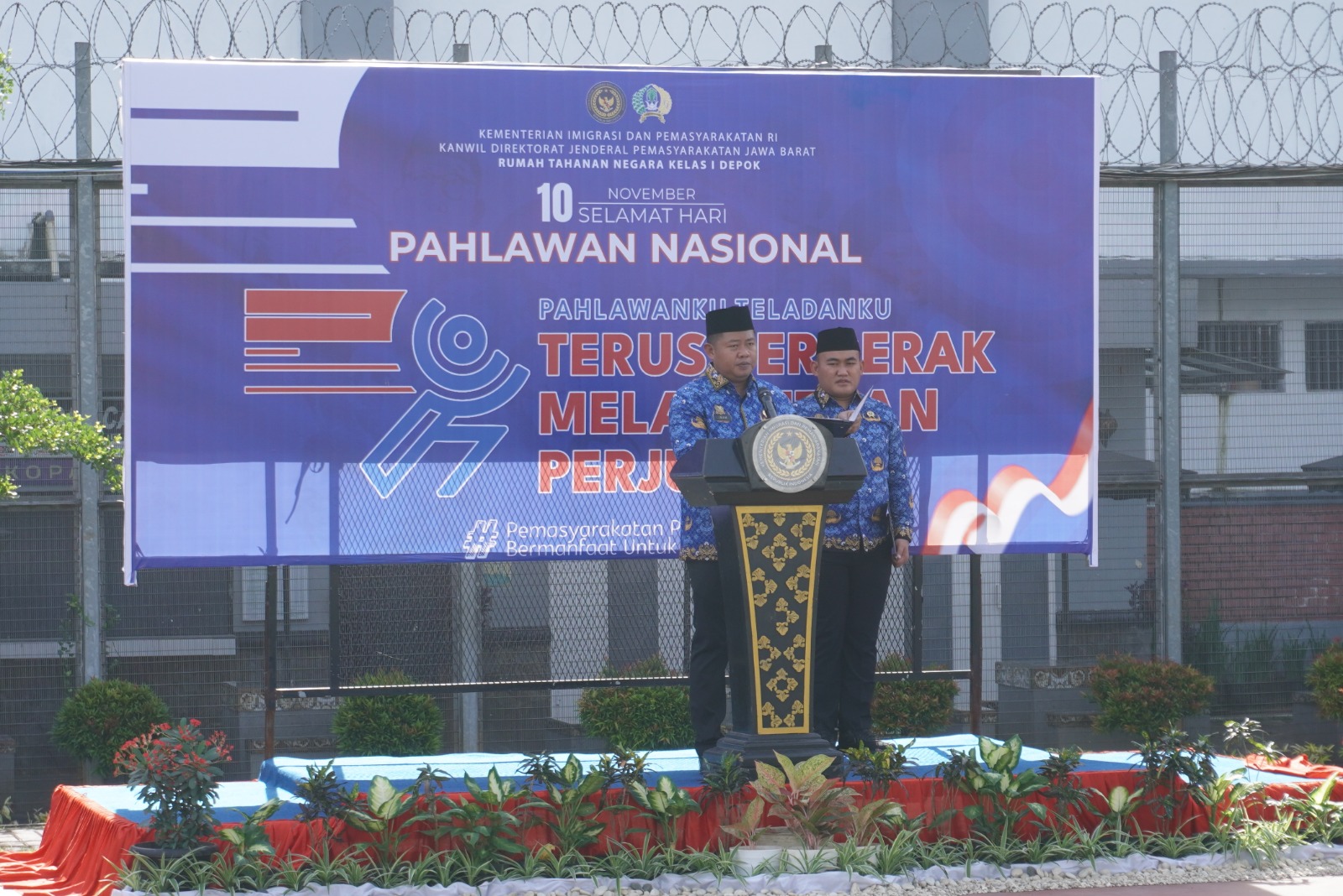 Kepala Rutan Kelas I Depok Agus Imam Taufik, mempimpin upacara hari pahlawan