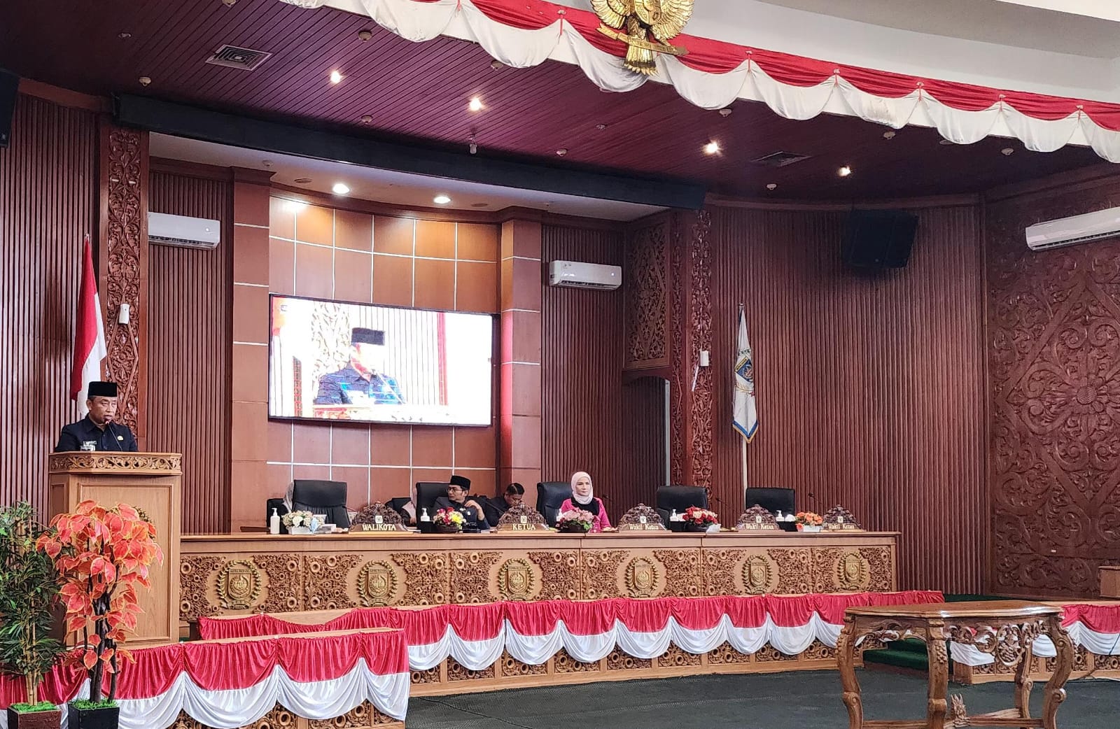 Wali Kota Depok, Dr. H. Supian Suri, M.M., Saat hadiri Sidang Paripurna dengan DPRD Kota Depok