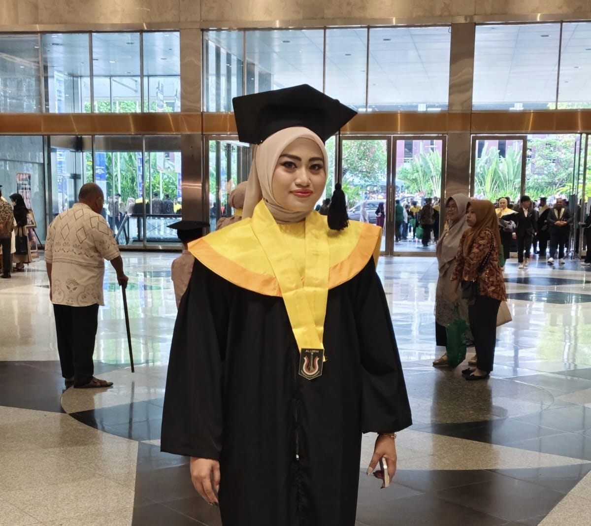 Latania Laras Fella Poetri, putri dari Arif Budi Priyanto, wartawan media online Klikwarta.com, berhasil meraih gelar Sarjana (S1) dari Fakultas Ilmu Sosial dan Ilmu Politik, Program Studi Administrasi Publik, Universitas Nasional Jakarta.