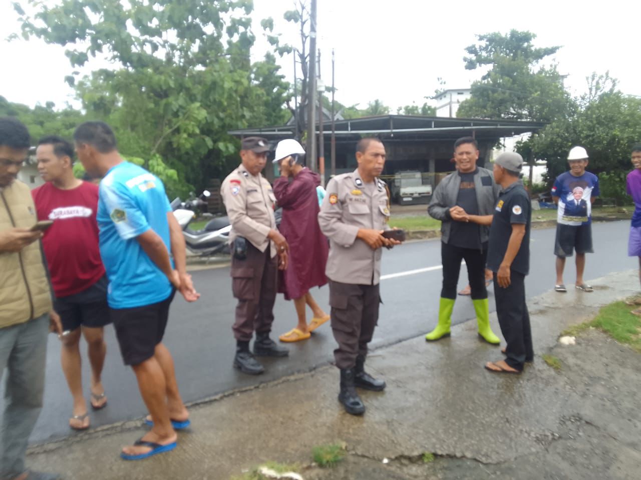 Belasan Rumah dan Bangunan di Bantimurung Hancur Diterpa Puting Beliung, Polsek Bantimurung Bergerak Cepat Lakukan Evakuasi