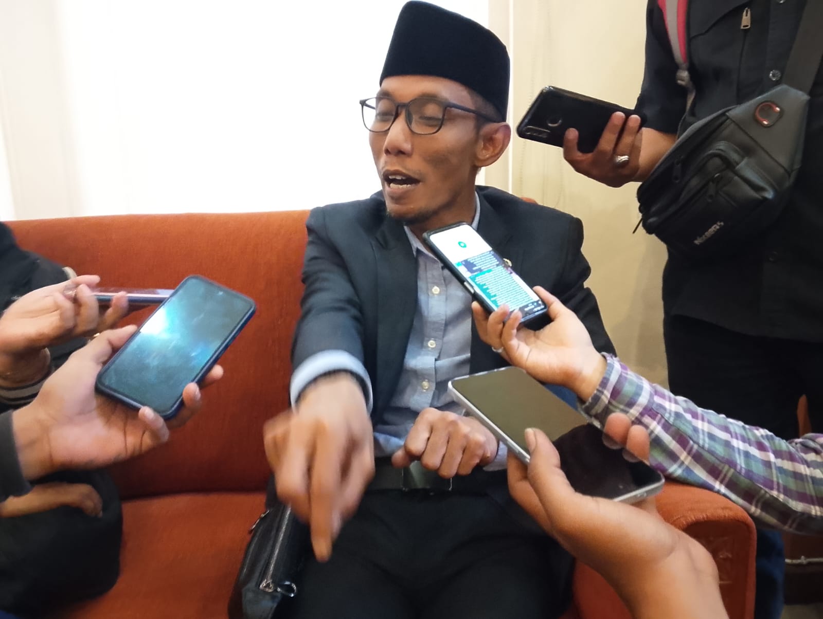 Ketua Fraksi PKB, Siswanto S.H. (foto pada saat selepas Sidang Paripurna DPRD DEPOK)