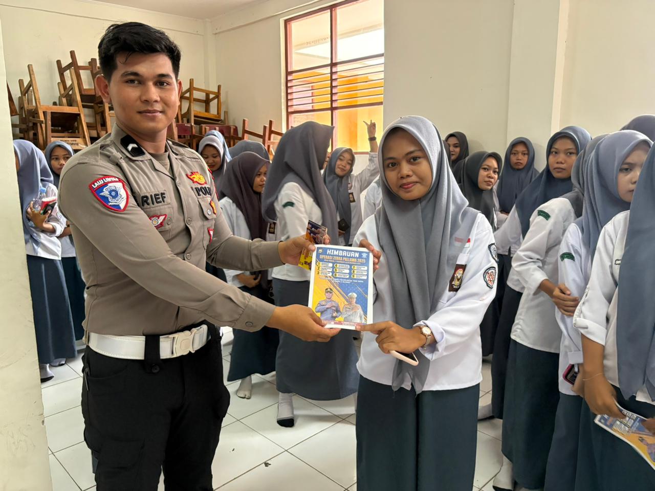 Hari Kedelapan Operasi Zebra, Satlantas Maros Edukasi Pelajar SMK Tridarma