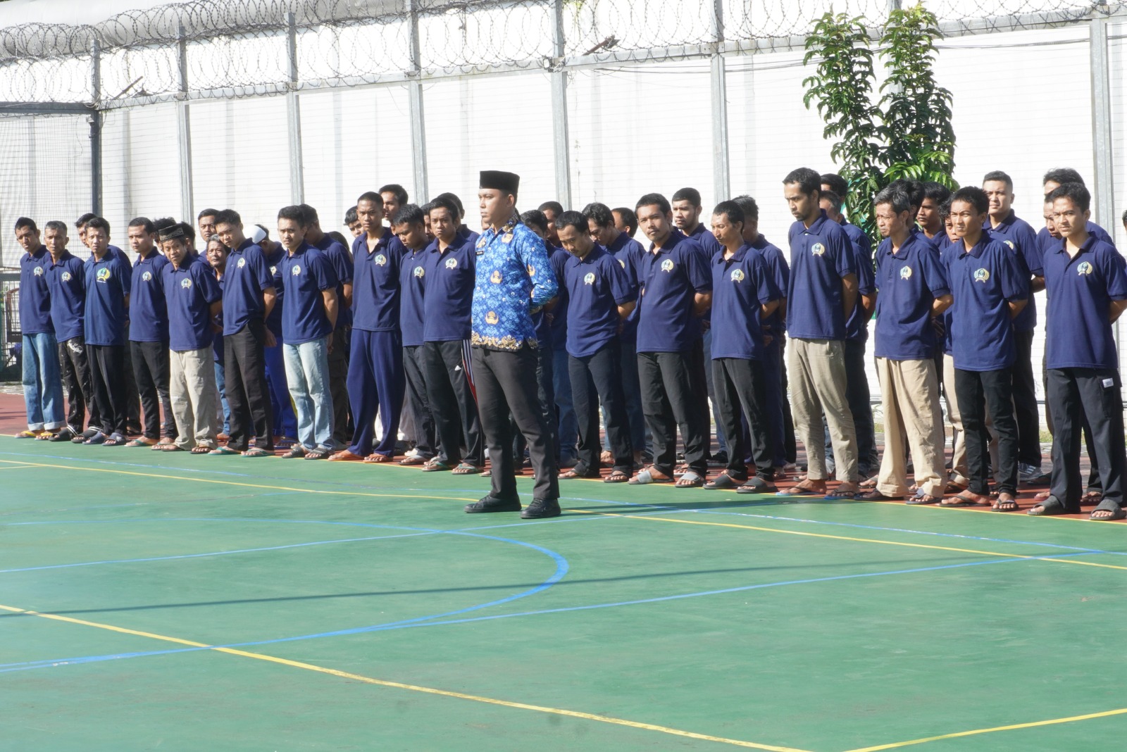 Upacara peringatan HUT ke-54 KORPRI sekaligus penyerahan Penghargaan kepada tiga pegawai Rutan Kelas I Depok, yang diikuti jajaran, Pegawai ASN, WBP, Senin, (1/12/25).