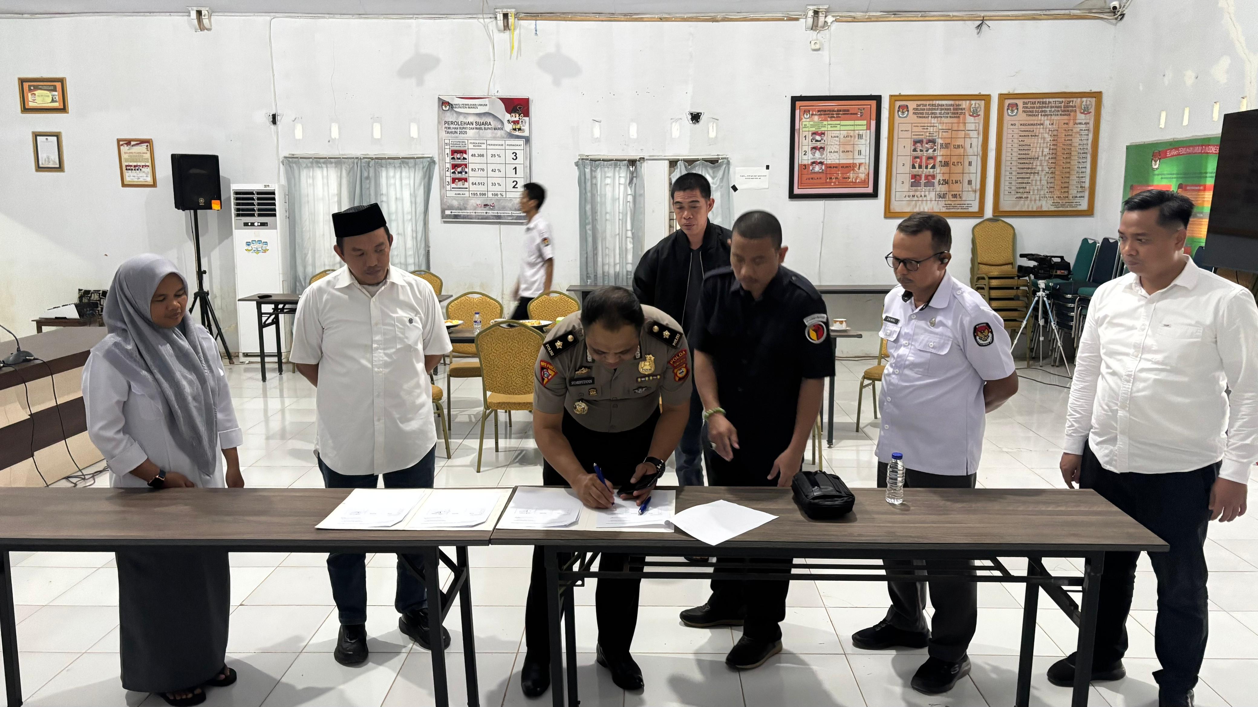 Polres Maros Saksikan Pemusnahan Logistik Persediaan Pasca Pemilu 2024 Oleh KPUD Maros