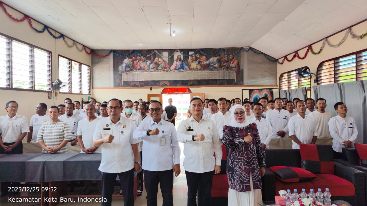 KANWIL DITJENPAS JAMBI  BERIKAN REMISI KHUSUS NATAL TAHUN 2025, 1 WBP LANGSUNG BEBAS