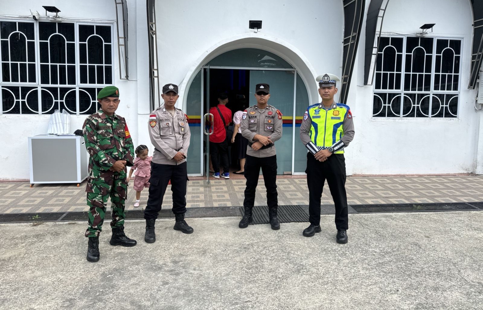 Natal Damai di Bintan, 108 Polisi Beri Rasa Aman dengan Senyum dan Kesigapan