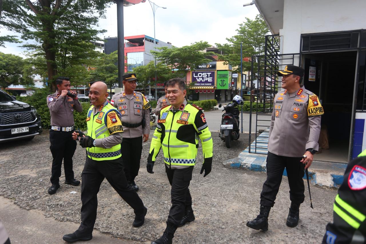 WAKAPOLDA KEPRI TINJAU POS PELAYANAN DI BATAM: SIAP BERIKAN PELAYANAN TERBAIK KEPADA MASYARAKAT