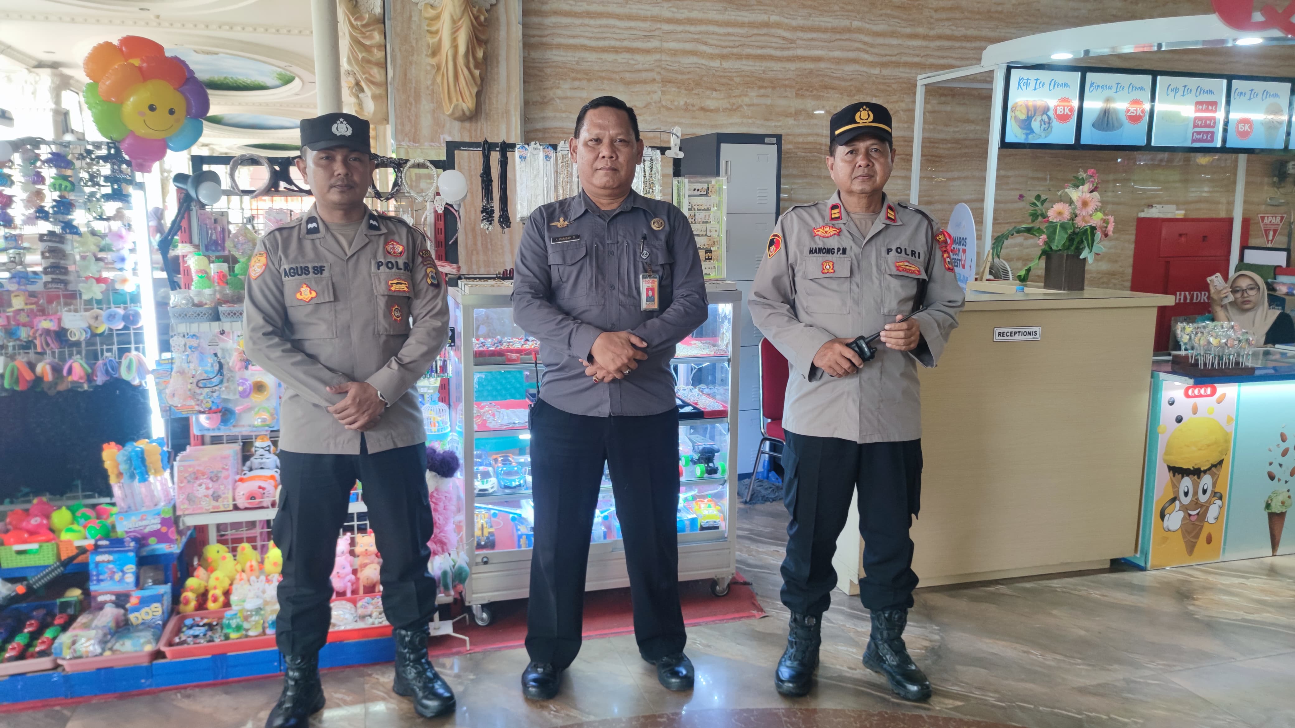 Libur Akhir Tahun, Polres Maros Terjunkan Personel Pantau Keamanan Pusat Perbelanjaan dan Objek Wisata