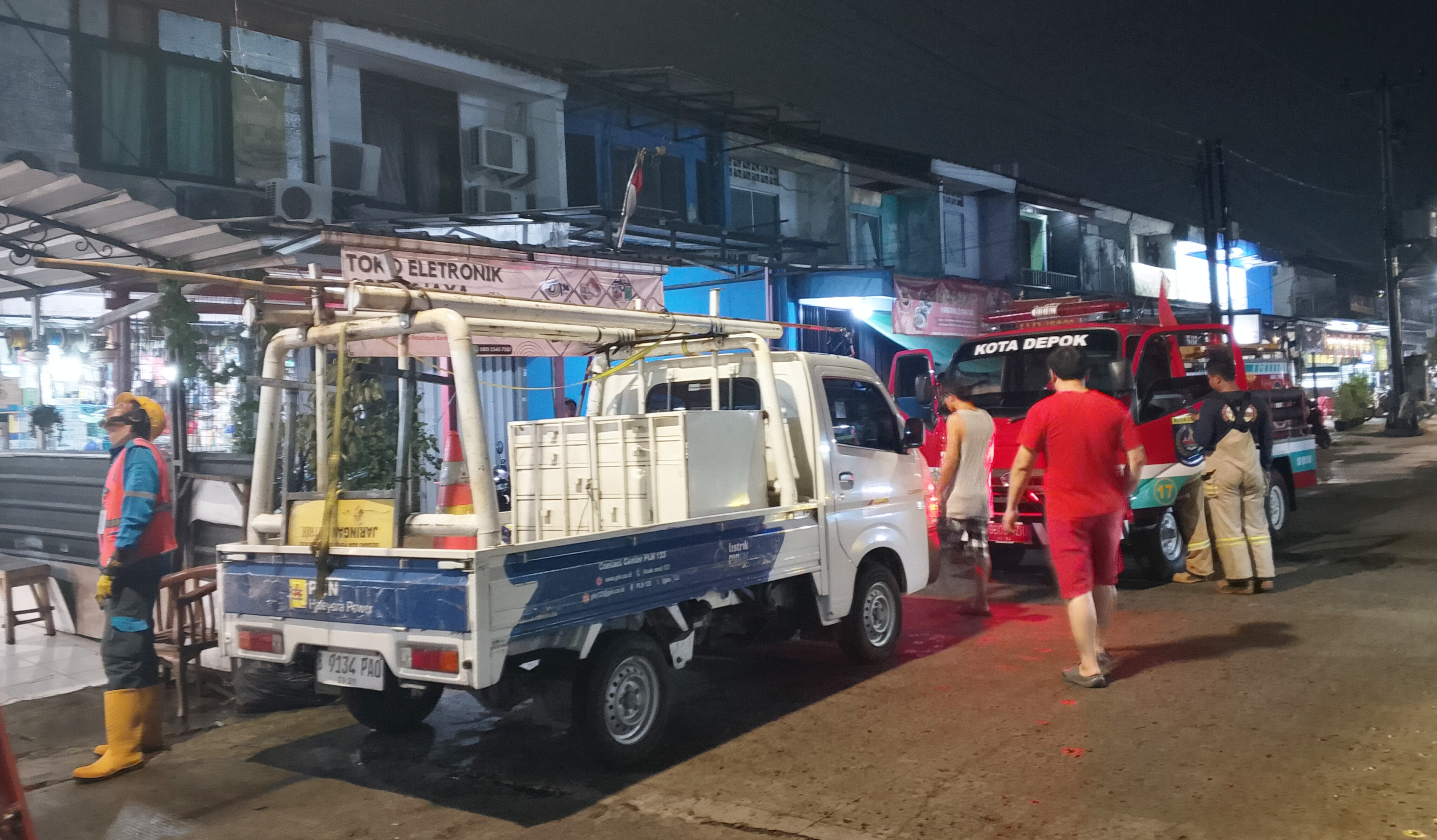 Kejutkan Warga, Kabel Listrik dI Proklamasi Ujung B16 Terbakar Diduga Akibat Konsleting