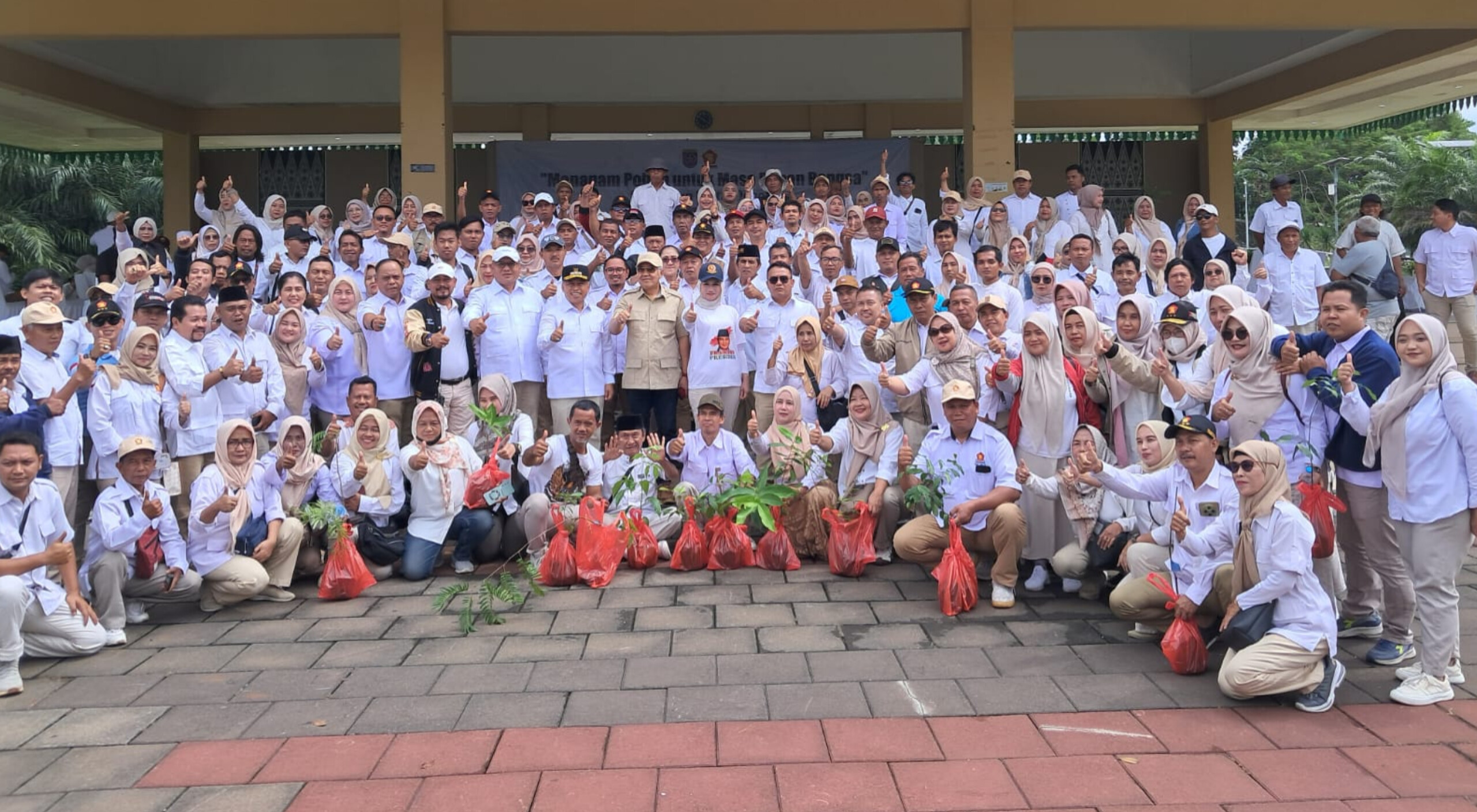 Gerindra Tanam Ratusan Pohon di Depok, Sambut Tahun Baru dengan Aksi Nyata