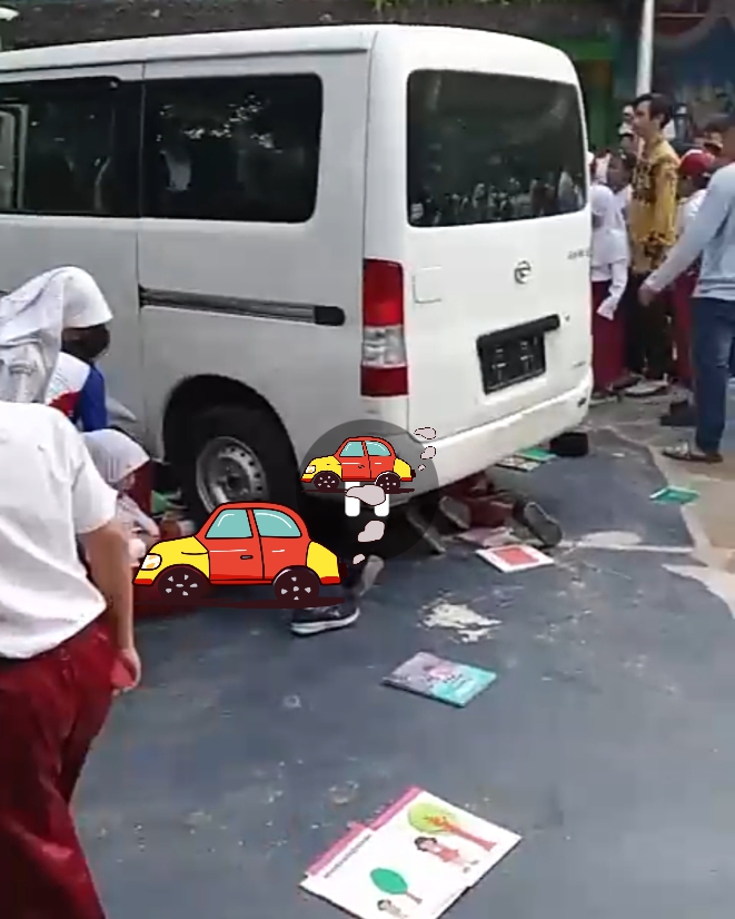 Dunia Pendidikan Berduka Mobil MBG Tanpa Plat Belakang Menabrak Anak Sekolahan 19 Orang Jadi Korban