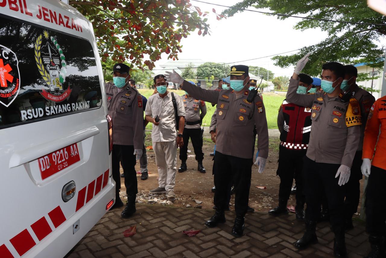Polres Maros Turut Menjemput Jenazah Korban Pesawat Jatuh ATR 42-500 yang Dievakuasi Helikopter