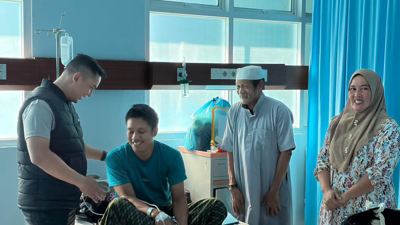 Wujud Kepedulian, Kapolres Maros Jenguk Cleaning Service Polres Maros Usai Operasi