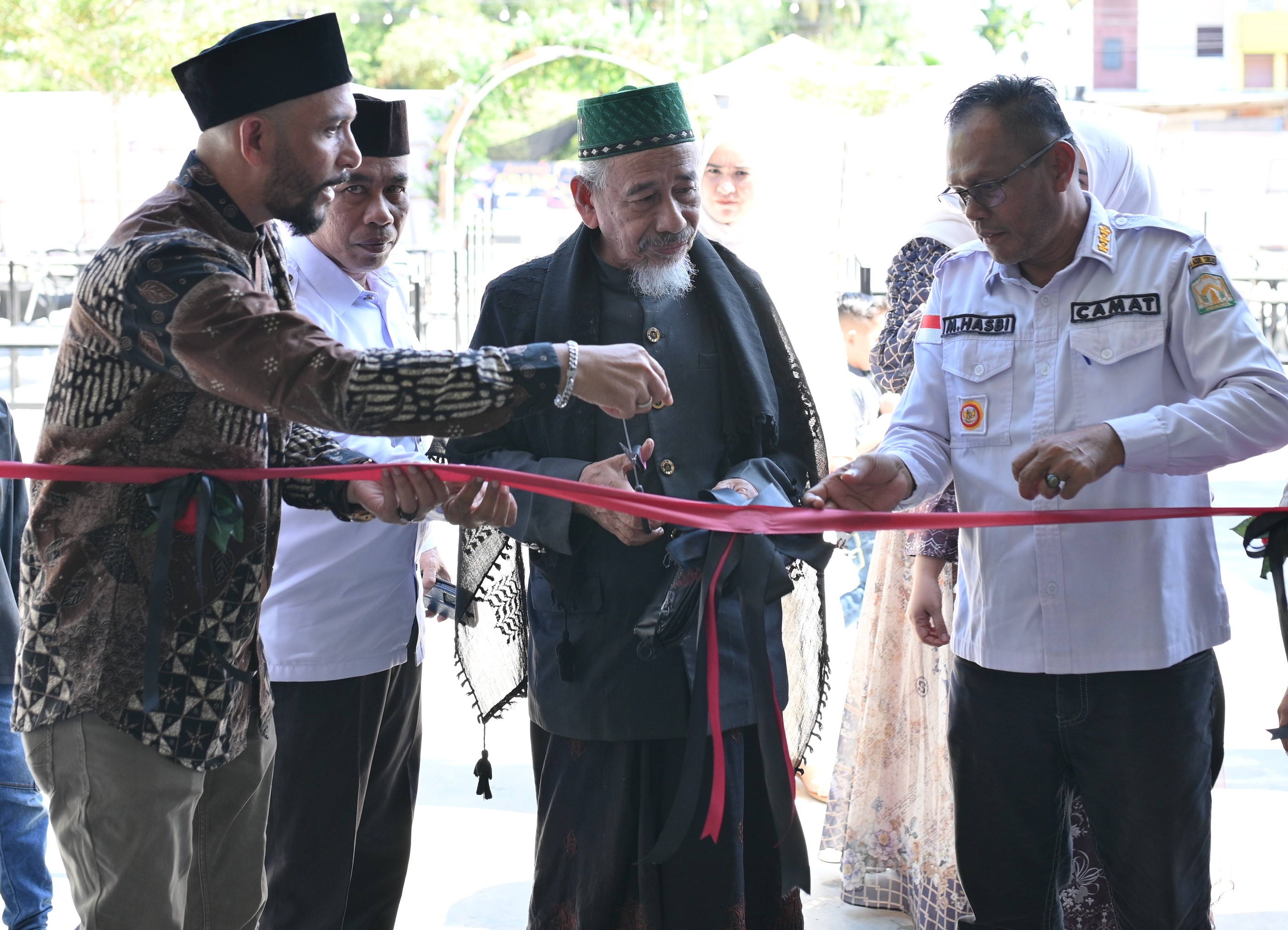 Senior Kupi Buka 24 Jam Resmi Dibuka di Idi Rayeuk, Diresmikan Ulama Kharismatik Aceh Timur