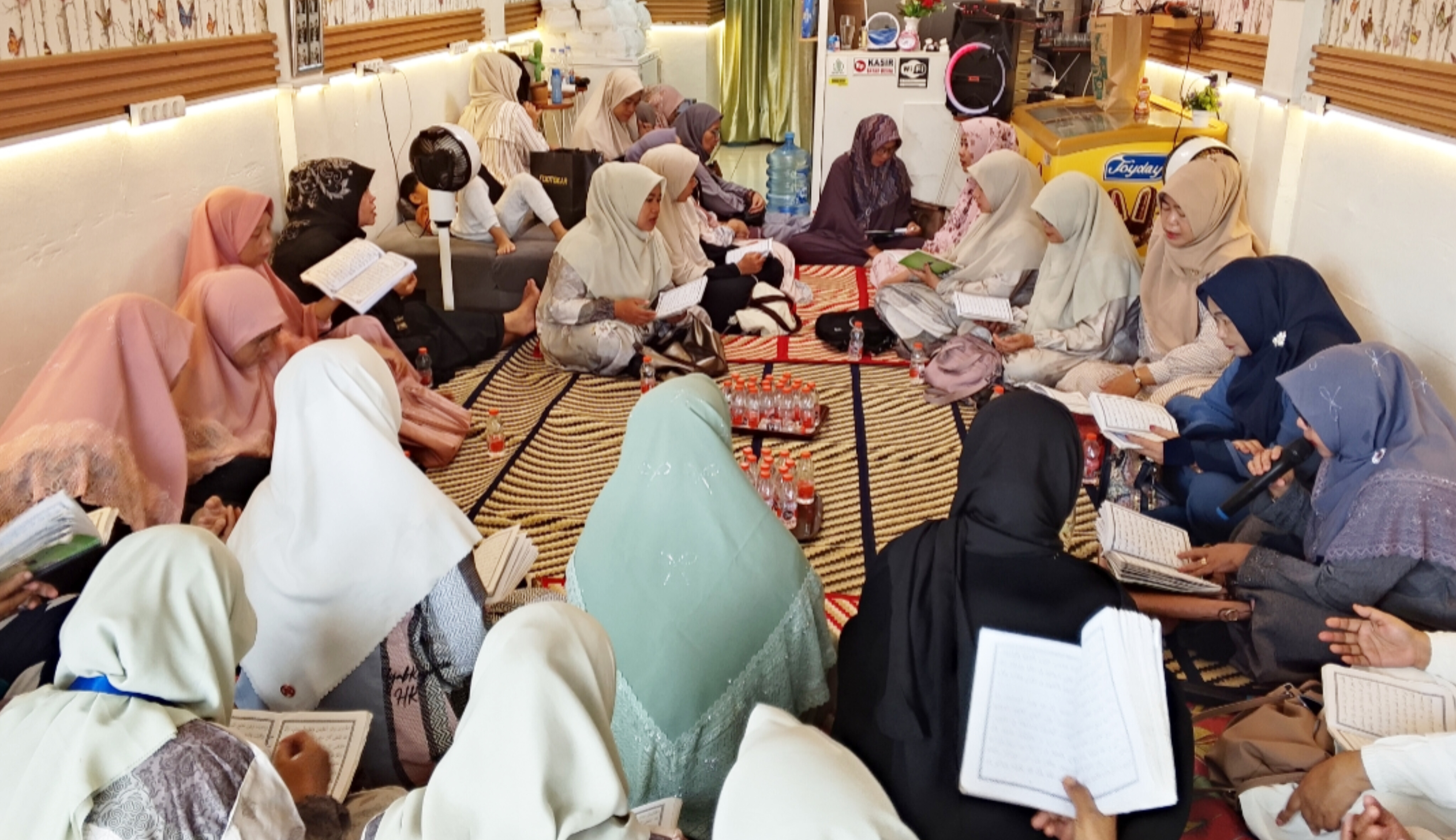 Pengajian Walimatussafar Alia Dindawati Jelang Keberangkatan Umroh