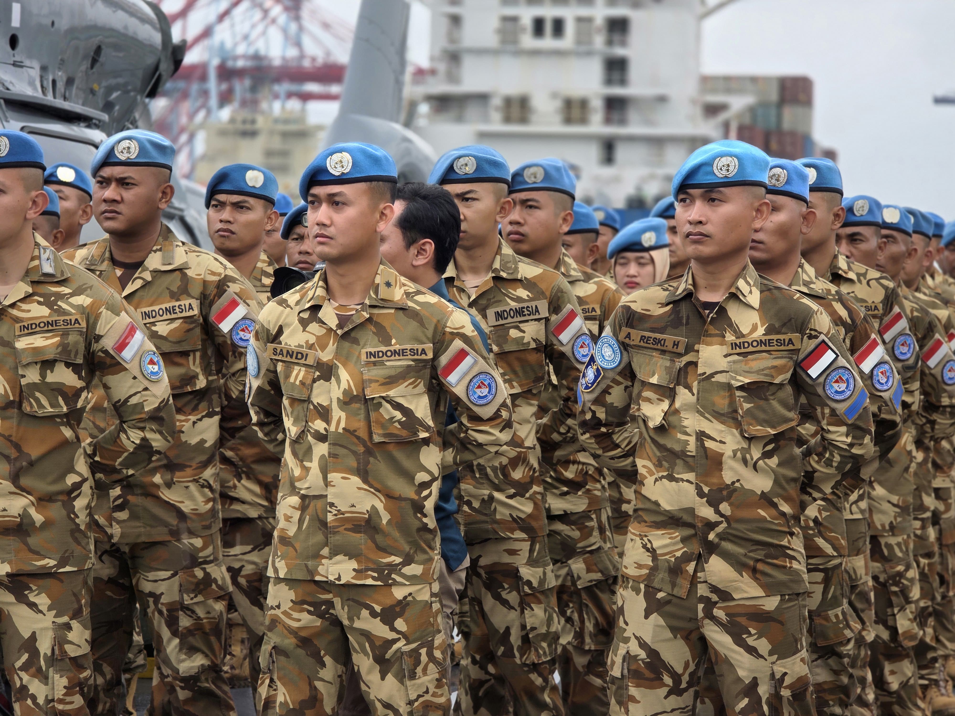 TNI AL – SELESAIKAN MISI PERDAMAIAN DUNIA, DANKODAERAL III SAMBUT KEPULANGAN KRI SIM-367 DI JAKARTA