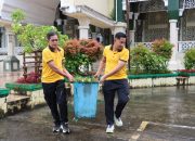 Polri Untuk Masyarakat, Polisi Di Maros Gelar Bersih Bersih Lingkungan Dan Rumah Ibadah
