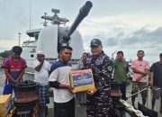 Guspurla Koarmada II Beserta Lanal Maumere Gelar Bakti Sosial Pembagian Sembako Ops Perisai Jaladhi-26 di Maumere