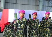 Pangkormar Pimpin Pelepasan Prajurit Marinir Yang Gugur di Cisarua, TNI AL Berikan Penghormatan Militer