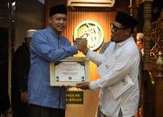 Wali Kota Bekasi Hadiri Tarawih Keliling di Masjid Al A’raaf, Sampaikan Komitmen Kebersihan, Sampah, dan Layanan Kesehatan