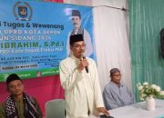 Anggota DPRD Kota Depok dari Fraksi PKB, Ade Ibrahim, saat menjumpai warga Areman RT 008 RW 007, Kelurahan Tugu, Kecamatan Cimanggis (Foto: Starindonews.com / Yudi Bahtiar)