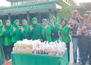 Tebar Berkah Ramadhan, Persit KCK Ranting 4 Koramil 03/Ps.Rebo–Ciracas Bersama FKPPI Bagikan Takjil Kepada Warga Sekitar