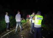 Kapolsek Dempo Tengah Pimpin Cek Longsor di Liku Lematang, Akses Kendaraan Roda Empat Sementara Terputus dan situasi kondusif 