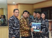 Wujud Kepedulian, Dankodaeral III Serahkan Bingkisan Lebaran Bagi Prajurit Jalasena Kodaeral III