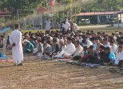 Rayakan Kemenangan Dengan Khidmat, Danlanal Bintan dan Prajurit Sholat Idul Fitri Bersama Masyarakat