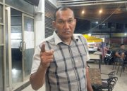 Dek Gam Saputra Menghimbau Kepada Masyarakat Korban Banjir Aceh Untuk Ikut Orasi Bersama Di Pendopo Bupati.