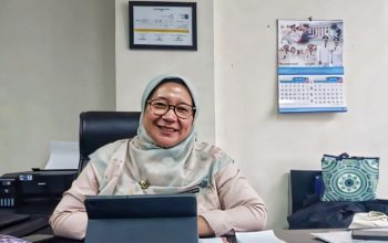 Pelaksana Tugas (Plt) Kepala DLHK Kota Depok, Reni Siti Nuraeni, Saat wawancara di Gedung Baleka 1, Pemkot Depok (Foto: Starindonews/Yudi Bahtiar)