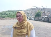 Plt Kepala DLHK Kota Depok, Reni Siti Nuraini, pada saat wawancara dengan awak media (Foto: Starindonews/Yudi Bahtiar)