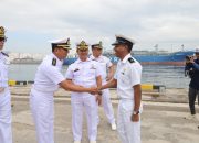 KODAERAL III MELEPAS KEBERANGKATAN KAPAL ANGKATAN LAUT INDIA INS SUNAYNA (P57)