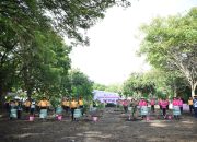 Peduli Lingkungan, Polres Gresik Bersama Bhayangkari Tanam Puluhan Pohon Produktif