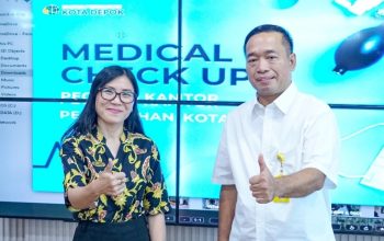 Kepala Kantor Pertanahan Kota Depok, Budi Jaya, S.T., M.T., QRMP., (baju putih) pada saat meninjau proses medical cek up (Foto: Yudi Bahtiar / Starindonews.com)