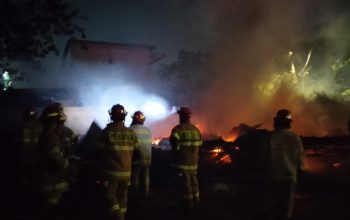 Lokasi kebakaran diduga gudang JNE menyimpan petasan.