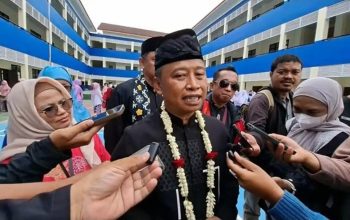 Walikota Depok Supian Suri, pada saat wawancara dengan awak media (Foto: Starindonews/Yudi Bahtiar)