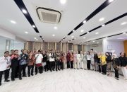 Peringati Hari Kartini, Pekerja BRI Branch Office Tanjung Priok Angkat Wastra Nusantara Lewat Pakaian Nasional