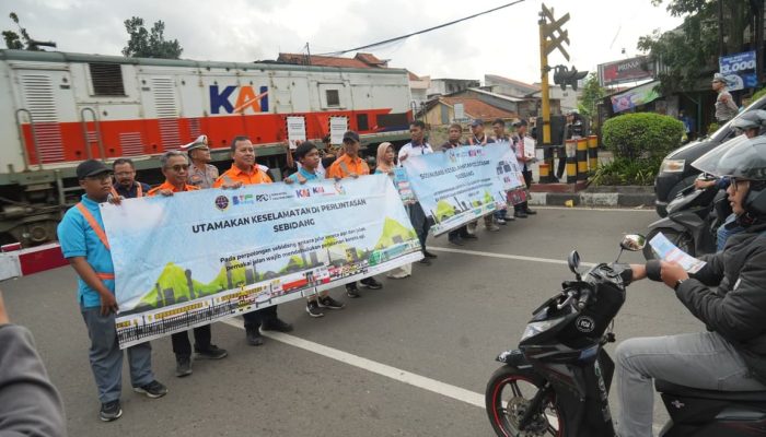 KAI Daop 2 Bandung Imbau Masyarakat Disiplin Berlalu Lintas di Perlintasan Sebidang Demi Keselamatan Bersama