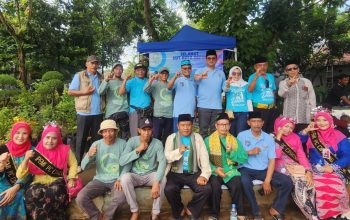Camat Cipayung, Muhammad Reza beserta LPM, RW dan Panitia Lebaran Depok (Foto: Starindonews/Yudi Bahtiar)