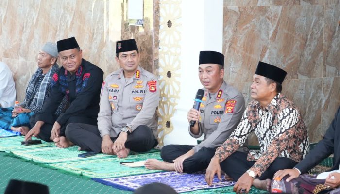 Kapolda Sumsel Gelar Jumat Curhat di Masjid Ar-Rahman Talang Betutu, Serap Langsung Aspirasi Warga soal Air Bersih, Jalan, hingga Ketahanan Pangan