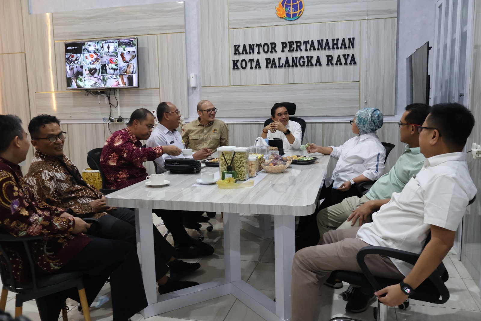 Kepala Kantor Pertanahan Kota Palangka Raya, Ferdinan Adinoto, S.Si., M.Si. (tengah) bersama Jajaran setelah peresmian (Foto: istimewa/Starindonews.com)