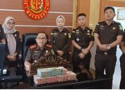 Kejari Way Kanan Serahkan Dua Tersangka Korupsi Program BSPS 2023 ke Jaksa Penuntut