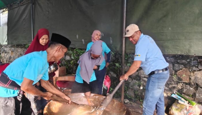 LPM Cipayung Ramaikan Lebaran Depok ke- 27 Lewat Tradisi Ngaduk Dodol
