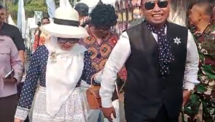 Supian Suri Kenakan Costum Ala Cowboy Lebaran Depok, Kembali ke Era 70-an Nuansa Retro