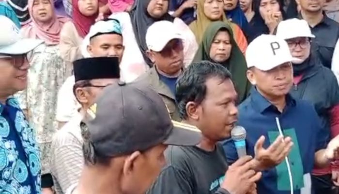 Wali Kota Depok Temui Warga Kp Benda, Sampaikan Permohonan Maaf Usai Unras Banjir